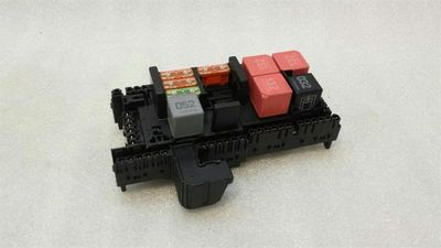 Mercedes C klases W205 drošinātāju kārba A2059068501 drošinātāju kārbas vadības bloks