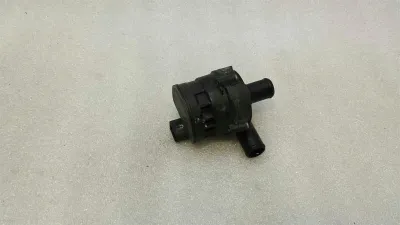 Mercedes C Klasa W205 Dodatkowa pompa chłodzenia A2118350364 Pompa płynu chłodzącego