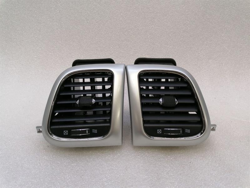 Jeep Grand Cherokee (WK) JEEP GRAND CHEROKEE WK2 MK4 Air Vent X90016412SF Vent Nozzle Vent Grille Body type: SUV
Fuel: Petrol