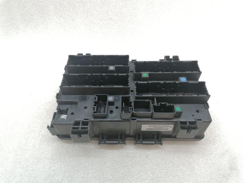 Jeep Grand Cherokee (WK) JEEP GRAND CHEROKEE WK2 Power Distribution Center 68242800AC Fuse Box Body type: SUV
Fuel: Petrol