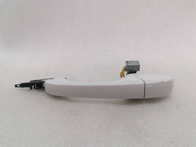 Jeep Grand Cherokee (WK) Jeep Grand Cherokee WW2 rear left door handle 1SP27GW7AC door handle rear left Body type: SUV
Fuel: Petrol