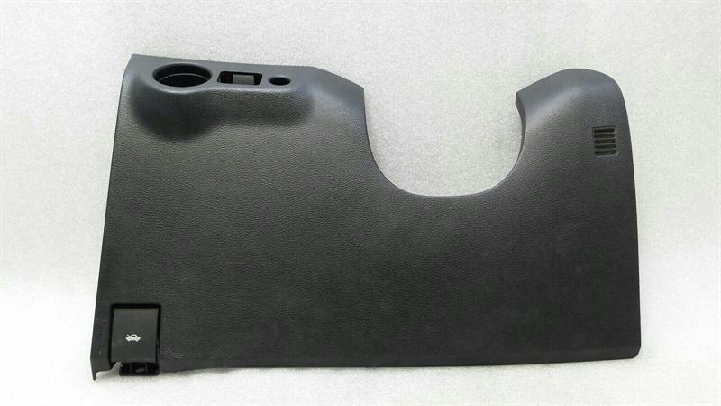 Dodge Challenger Dodge Challenger SRT Knee Cover S5LA16DX9AC Steering Wheel Lower Trim Body type: Coupe
Fuel: Petrol