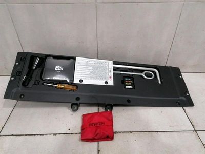 Ferrari Purosangue F175 Sparset 787295 Wagenheber Werkzeugset Ablage