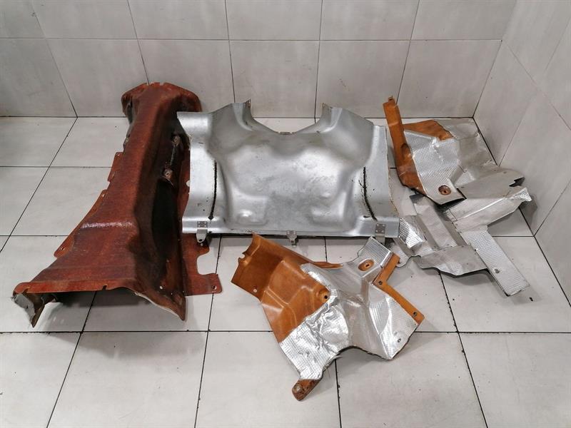 Ferrari F12 Berlinetta F152 Tunnel Heat Shield 84717000 Underfloor Trim Brand/Model: FERRARI F12 BERLINETTA F152
Engine...