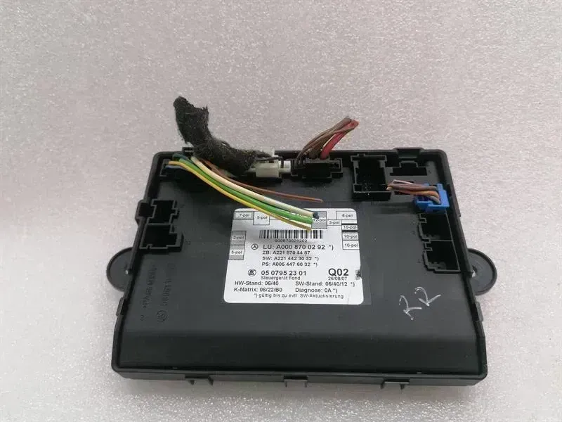 Mercedes-Benz A (W169) Mercedes S-Class W221 Rear Door Module A0008700292 Rear Door Control Unit Body type: Saloon
Fuel: Petrol