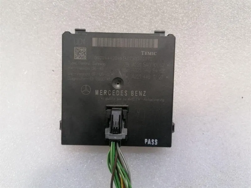 Mercedes S-Class W221 Central Gateway Module A2215408362 GATEWAY MODULE