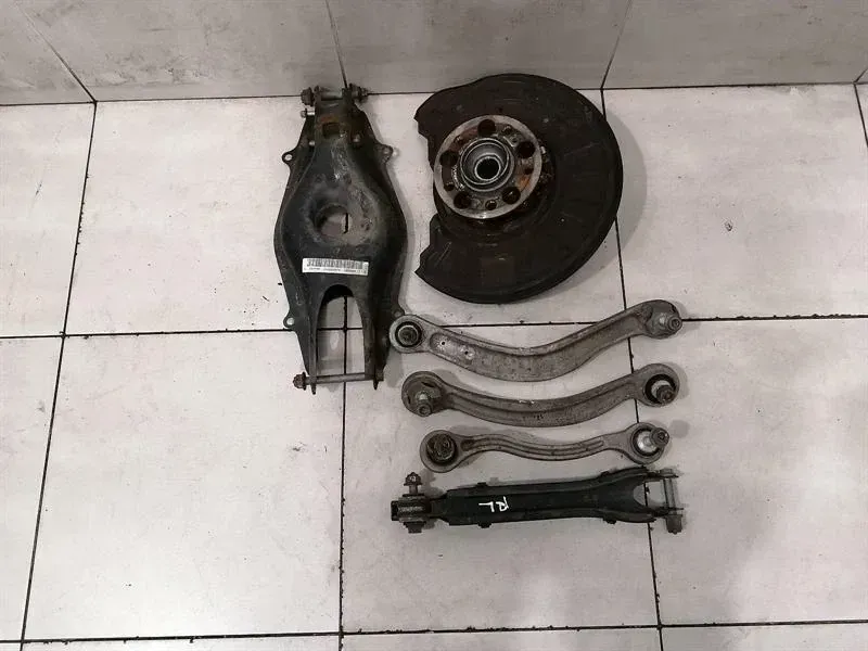 Mercedes-Benz CLA (C174 / C178) 2025-... Mercedes C Class W204 AMG RLH Hub A2043503108 Wheel Bearing Housing Rear Left