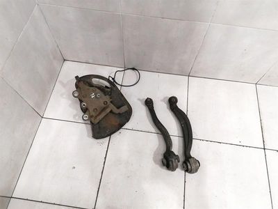 Mercedes C Class W204 C63 AMG Предна лява главина A2043321901 Корпус на колесен лагер Преден L