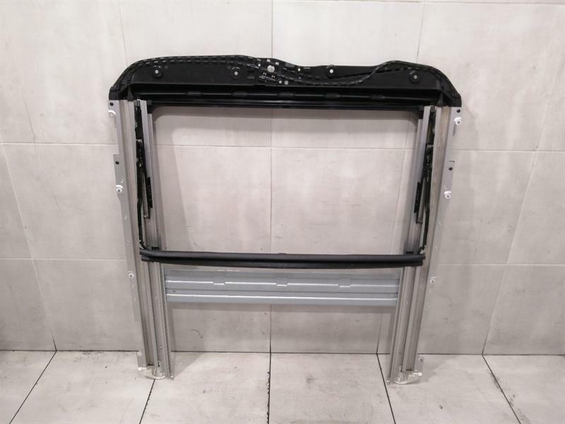 Mercedes-Benz A (W169) Mercedes C Class W204 Sunroof Frame A2047800429 Sliding Sunroof Frame Body type: Saloon
Fuel: Petrol
