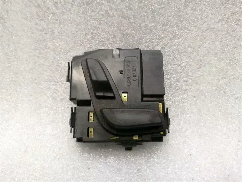 Mercedes-Benz A (W169) Mercedes C Class W204 Right Seat Switch A2048701758 Switch Seat Right Body type: Saloon
Fuel: Petrol