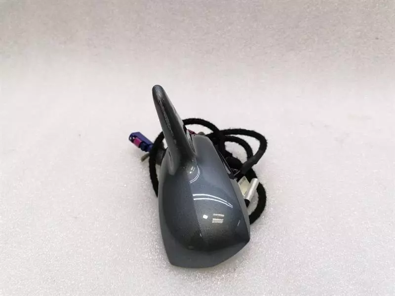 Mercedes-Benz A (W169) Mercedes E Class W211 Roof Antenna A2218202475 Roof Antenna Body type: Saloon
Fuel: Petrol