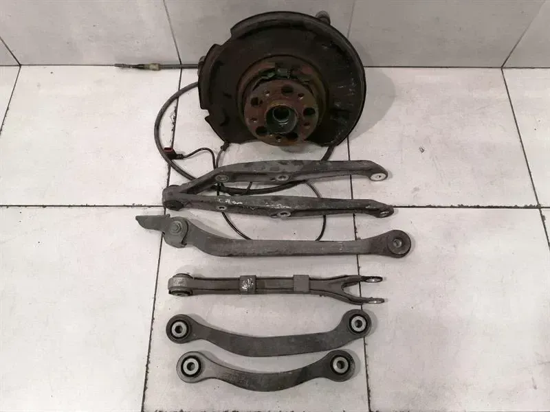 Mercedes-Benz A (W169) Mercedes E63 AMG W211 Right Rear Hub SET A2113504508 Wheel Bearing Housing Rear Body type: Saloon
Fuel: Petrol