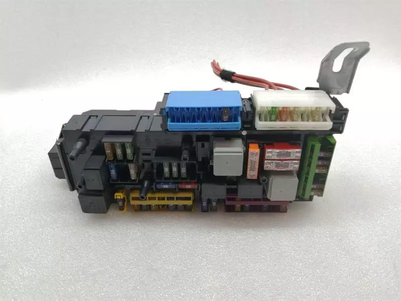 Mercedes-Benz C (W204) Fuse box Mercedes E Class W212 Fuse Box A2129005201 Fuse...