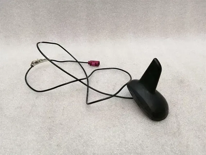 Mercedes-Benz A (W169) Mercedes C Class W204 Roof Antenna A2049050136 Antenna Roof GPS Body type: Saloon
Fuel: Petrol