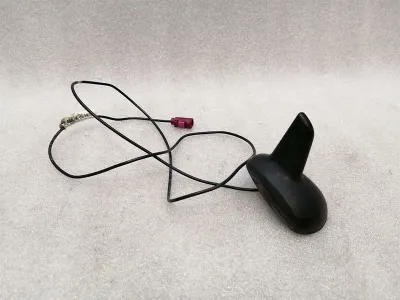 Mercedes C klases W204 jumta antena A2049050136 antena jumta GPS