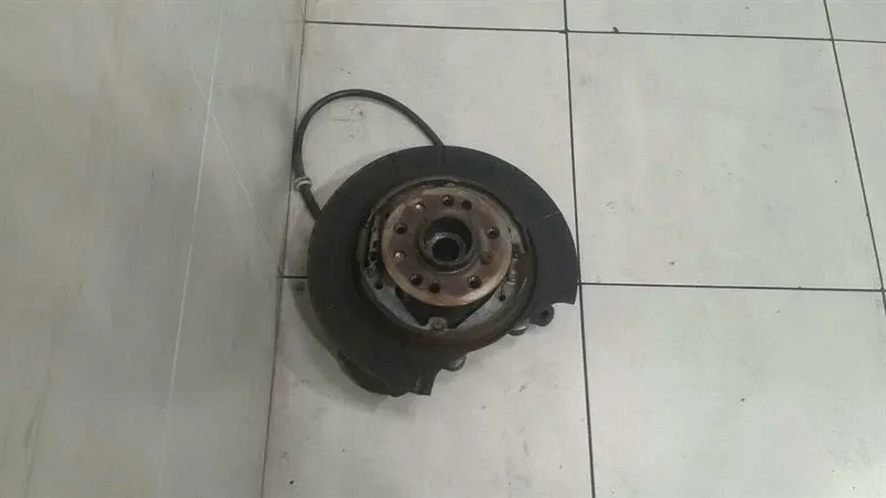 Mercedes R63 AMG W251 Right Rear Hub A1643501208 Wheel Bearing Housing Rear Right