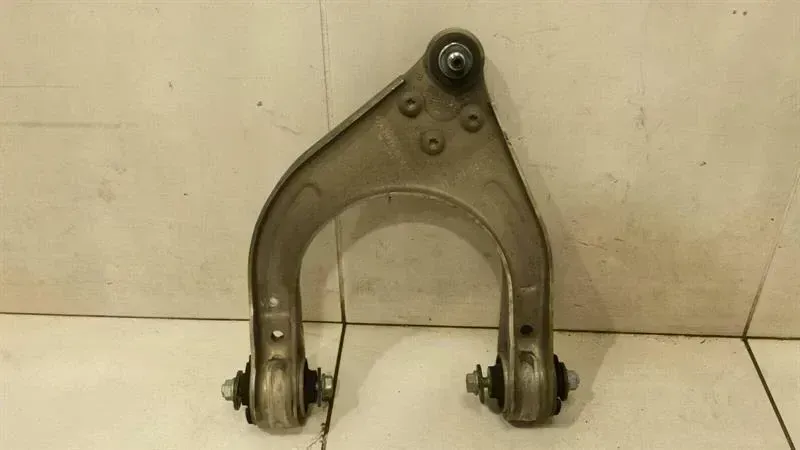 Mercedes-Benz CLS (C219) Mercedes CLS W219 left front wishbone A2193300107 front left handlebar Body type: Saloon
Fuel: Petrol
