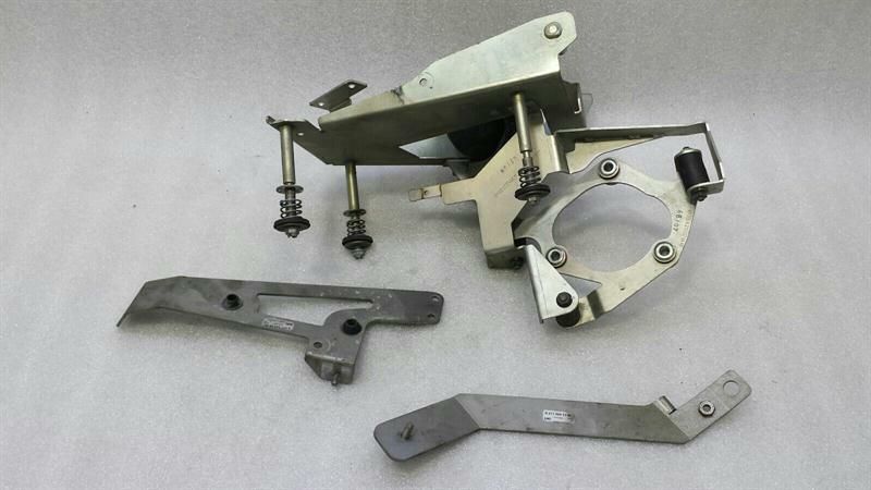Mercedes-Benz CLS (C219) Mercedes CLS W219 pump holder-bracket A1561400485 holder carrier Body type: Saloon
Fuel: Petrol
