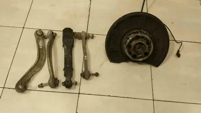 Mercedes CLS W218 Right Rear Hub A2123500241 Wheel Bearing Housing Rear Right AMG