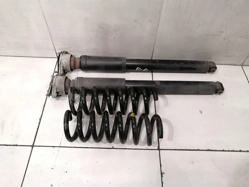 Mercedes C63 AMG Rear Set W204 Shock Absorber A2043201231 Rear Shock Absorber V8