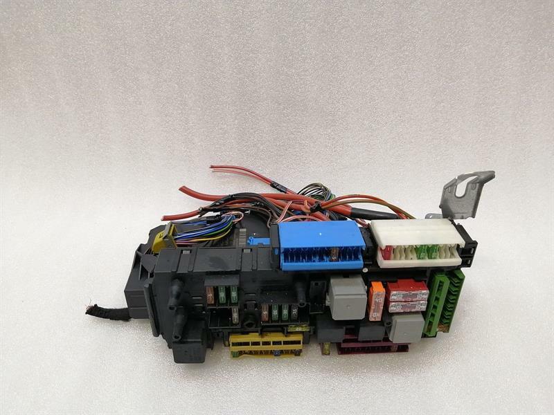 Mercedes-Benz A (W176) Mercedes C Class W204 Fuse Box A2049060205 Fuse Box SAM Body type: Saloon
Fuel: Petrol