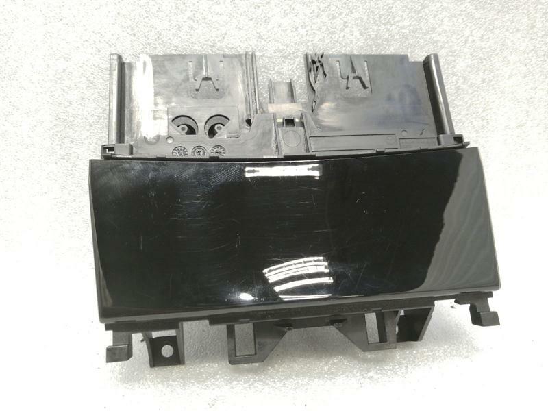 Mercedes-Benz CLA (C174 / C178) 2025-... Mercedes C63 W204 Centre Ashtray A2048100068 Ashtray Center