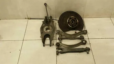 Mercedes C63 W204 Radnabensatz Hinten Links A2043501341 Radlagergehäuse Hinten Links