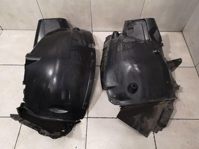 Mercedes C63 AMG W204 fram vänster bågeplast A2046906830 HJULKÖPNING