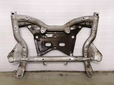 Mercedes C Klasa W204 Belka pomocnicza przednia A2046281057 Belka osi przedniej