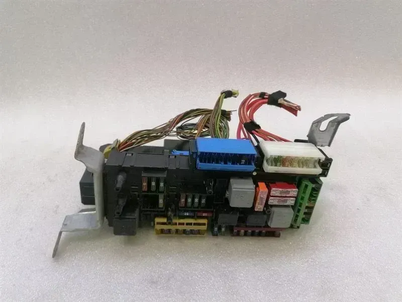 Mercedes-Benz C (W204) Fuse box Mercedes E Class W212 Fuse Box a2129004001 Fuse...
