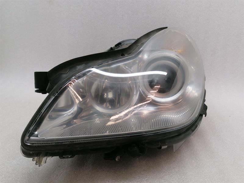 Mercedes-Benz CLS (C219) Mercedes CLS W219 Left Head LightA2198204361 Headlight Left Body type: Saloon
Fuel: Petrol