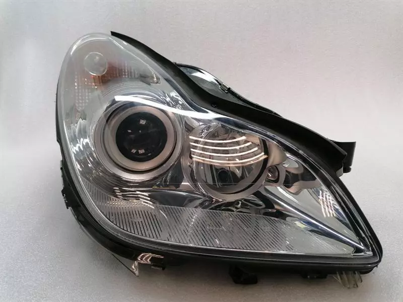 Mercedes-Benz CLS (C219) Mercedes CLS W219 Right Headlight A2198204461 Headlight Right Body type: Saloon
Fuel: Petrol
