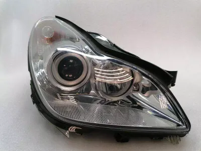 Mercedes CLS W219 Reflektor prawy A2198204461 Reflektor prawy