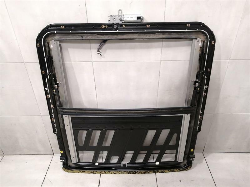 Mercedes-Benz CLS (C219) Mercedes CLS W219 Sunroof Frame A2197800329 Sliding Sunroof Frame Body type: Saloon
Fuel: Petrol
