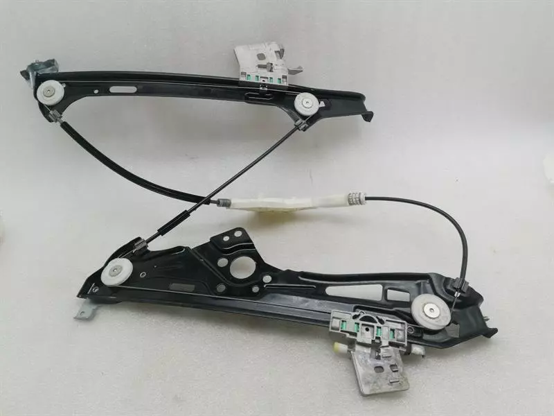 Mercedes-Benz CLS (C219) Mercedes CLS W219 Left Front Door Winder A2197200946 Window Regulator Front Left Body type: Saloon
Fuel: Petrol