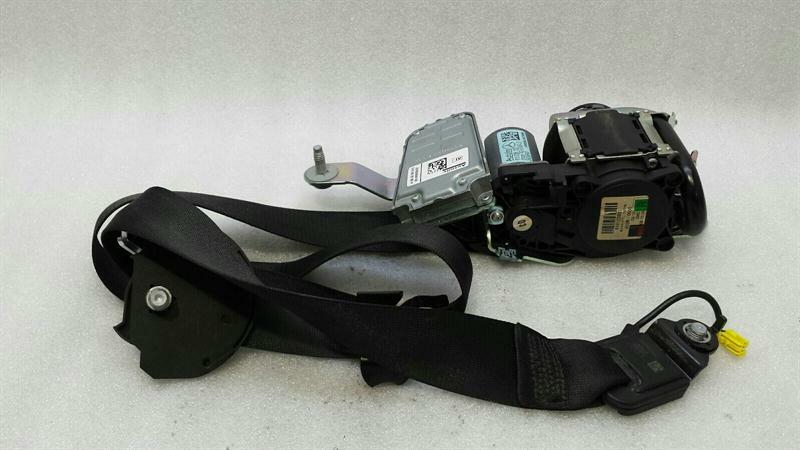 Mercedes-Benz C (W204) Front seatbelt Mercedes W212 front right seat belt A2128606885...