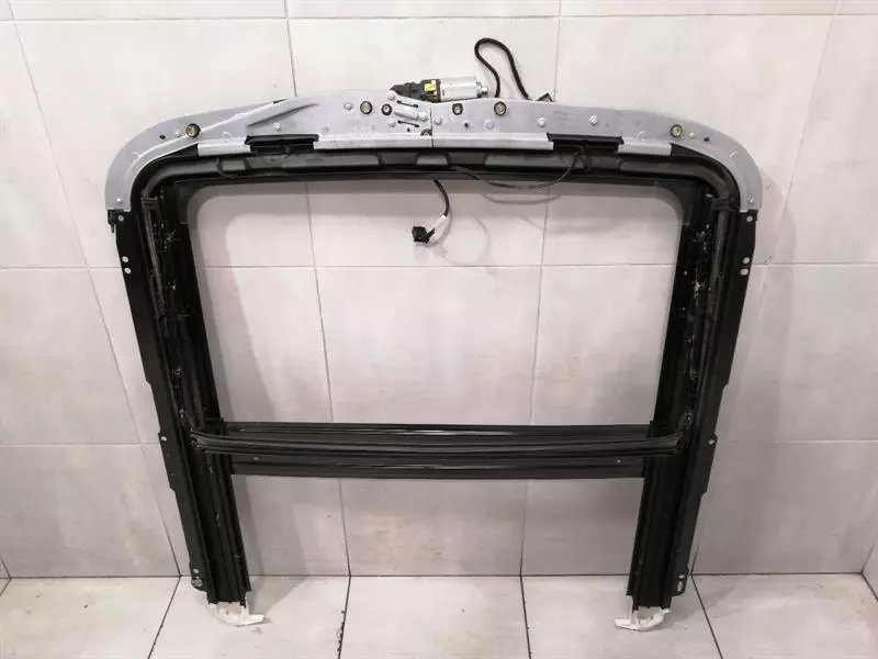 Mercedes-Benz A (W169) Mercedes ML W164 Sunroof Frame A1647800829 Sliding Sunroof Frame Body type: SUV
Fuel: Petrol