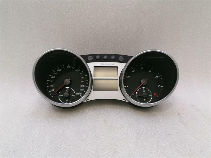 Mercedes-Benz A (W169) Mercedes ML63 AMG W164 Instrument Cluster A2515401448 Speedometer MPH V8 Body type: SUV
Fuel: Petrol