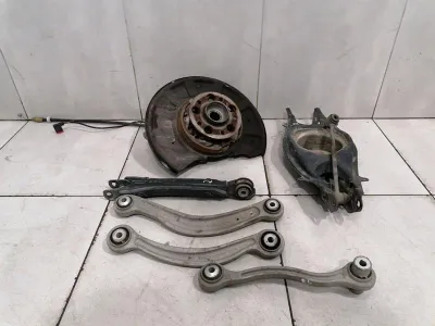 Mercedes E63 AMG W212 kreisā aizmugurējā rumba A2123502108 riteņa rumbas gultņa korpuss aizmugurē pa kreisi