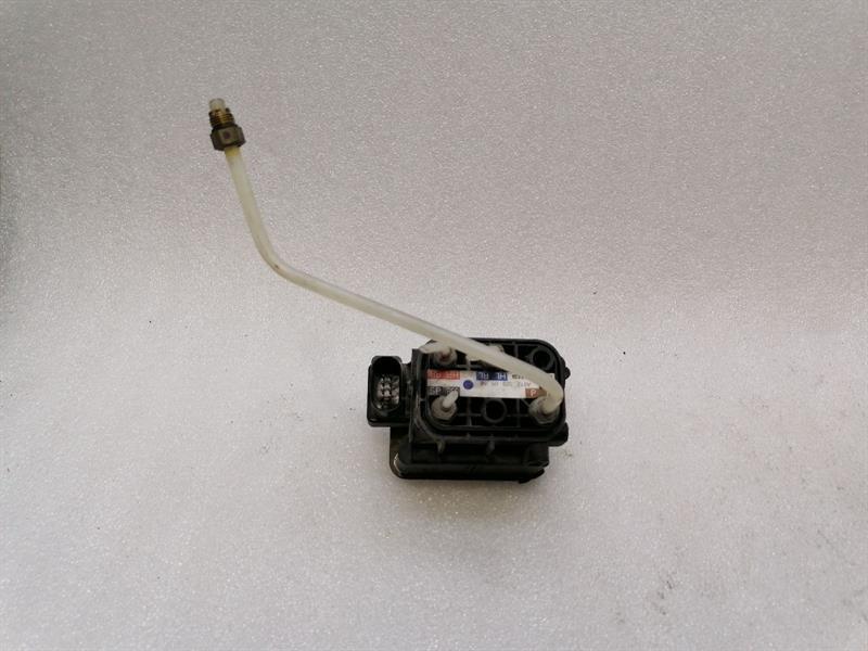Mercedes-Benz C (W204) Air suspension valve Mercedes E Class W212 Air Suspension Valve A212...