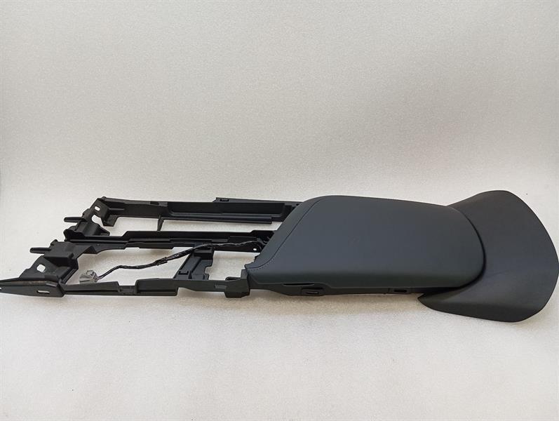 Chevrolet Corvette (C7) Chevrolet Corvette C7 Armrest C7 LOGO Center Armrest Armrest COAT OF ARMS Body type: Coupe
Fuel: Petrol
