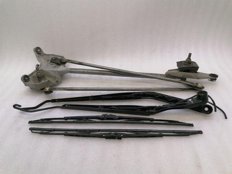 Chevrolet Corvette (C6) Chevrolet Corvette C6 Front Wiper Linkage 25820788 Wiper Motor Front
