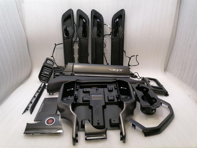 Dodge Ram DODGE RAM MK5 1500 TRX Veneer TRX CARBON Bar Cover Body type: Pick Up
Fuel: Petrol