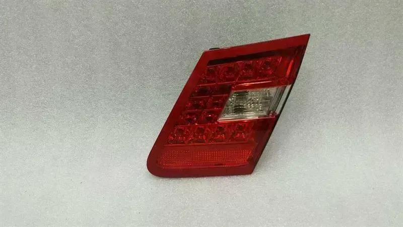 Mercedes-Benz C (W204) Right Rear Light Mercedes E Class W212 Right Rear Light A2128200...