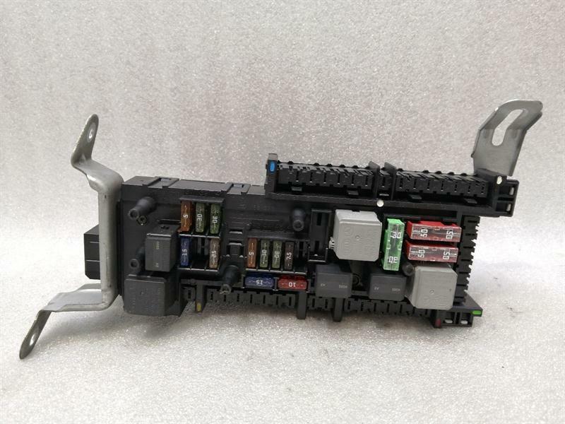Mercedes-Benz A (W169) Mercedes E Class W212 SAM Fuse Box A2129001506 Fuse Box Body type: Saloon
Fuel: Petrol