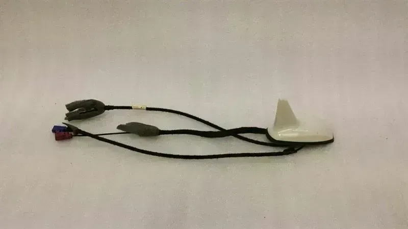 Mercedes-Benz CLS (C219) Mercedes CLS W219 Roof Antenna A2218202475 Roof Antenna GPS Body type: Saloon
Fuel: Petrol