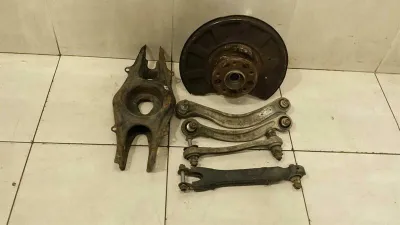 Mercedes W212 prawy tył komplet A2123502208 obudowa łożyska koła tył prawy komplet AMG