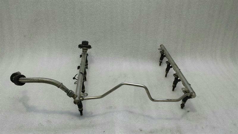Mercedes-Benz CLS (C219) Mercedes CLS W219 Fuel Rail A1560701795 Injection Strip Pipe Distributor M156 V8 Body type: Saloon
Fuel: Petrol