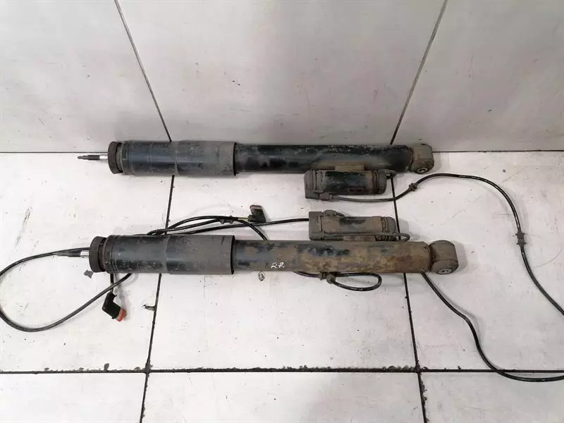 Mercedes-Benz CLS (C219) Mercedes CLS W219 Shock Absorber Rear A2113262700 Shock Absorber Rear EDC SET Body type: Saloon
Fuel: Petrol