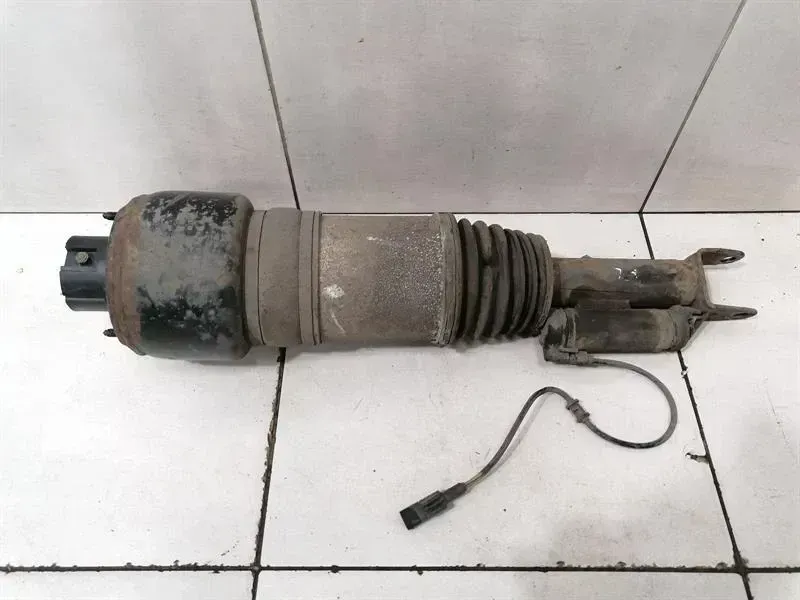 Mercedes-Benz CLS (C219) Mercedes CLS W219 FLH Shock Absorber Front A2113208313 Shock Absorber Front Left Body type: Saloon
Fuel: Petrol